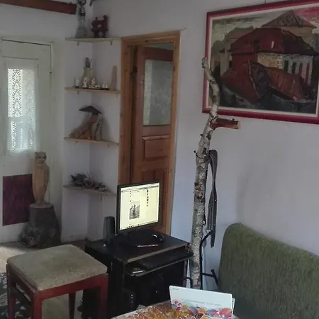 بيت ضيافة At *