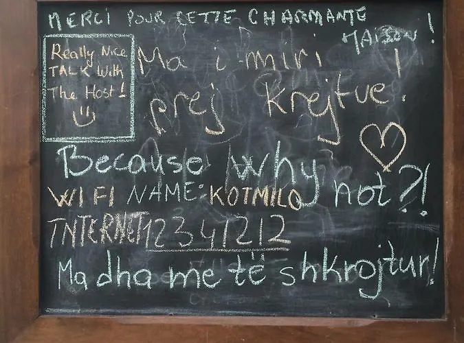 At 게스트하우스 *