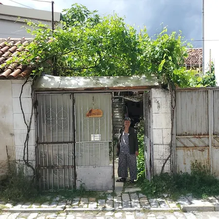 At Korça